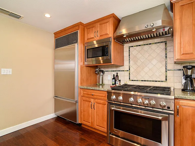 1228 Lantern Ct — Photo 10