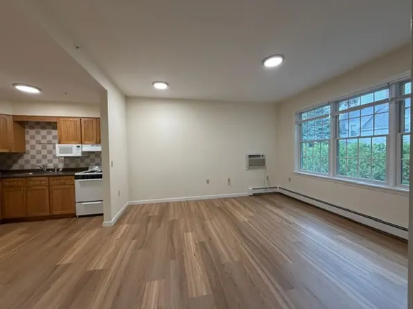 Howell House, 44 Sewall St #203, Augusta, ME 04330