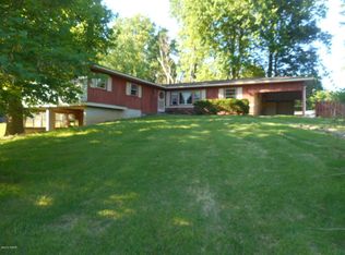 1001 W Brewster Rd, Herrin, IL 62948