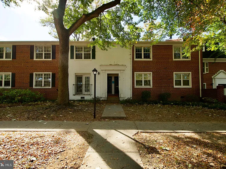 2812 S Wakefield St #B — Photo 1