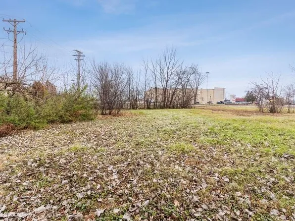 8305 W Church St, Niles, IL 60714