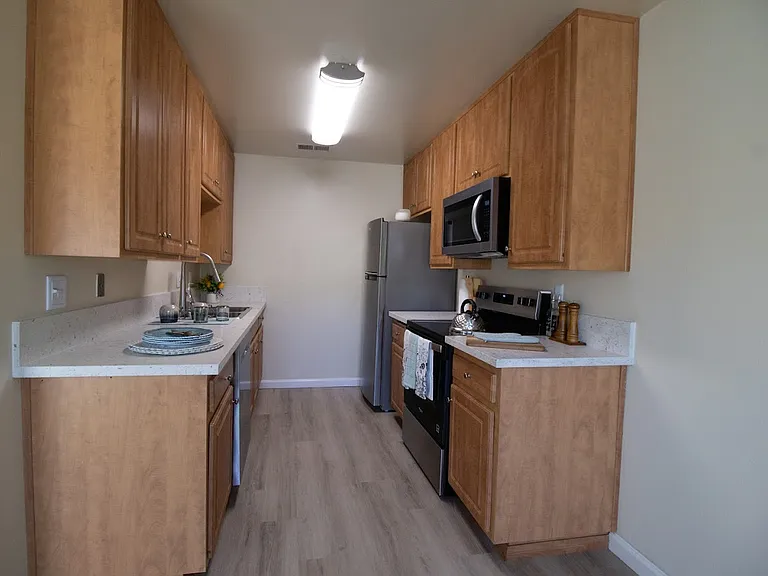 Gold Coast Apartments — Photo 73