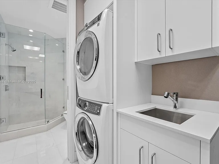 17975 Collins Ave #N-602 — Photo 30