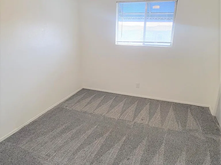 612 Morris St NE — Photo 34