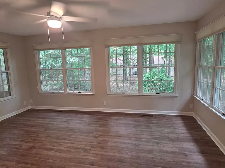 373 Lakeview Dr — Photo 8
