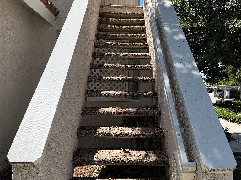 76 Gavilan — Photo 2