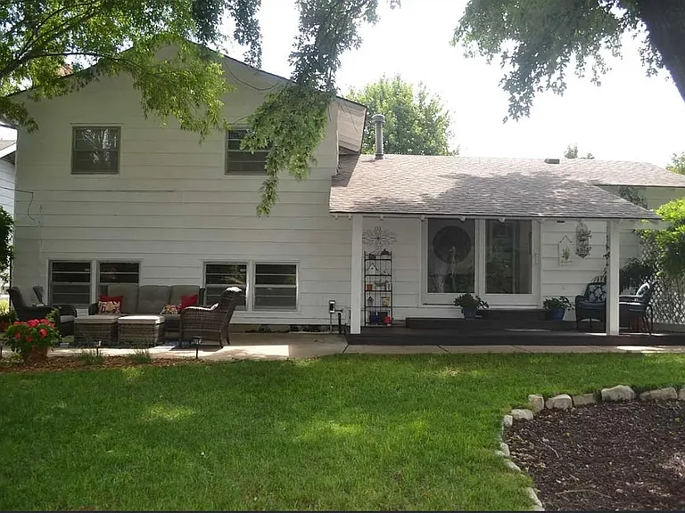 1057 N Gretchen Ln — Photo 13