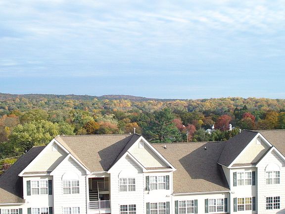 3rd image of 131 Mountainside Dr #131