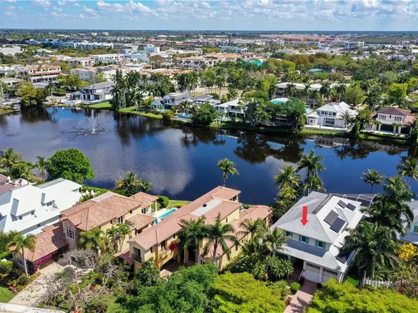 725 WEST LAKE DR, NAPLES, FL 34102