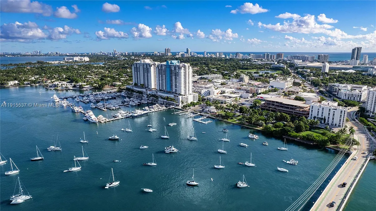 Building Photo - 1800 Sunset Harbour Dr #803