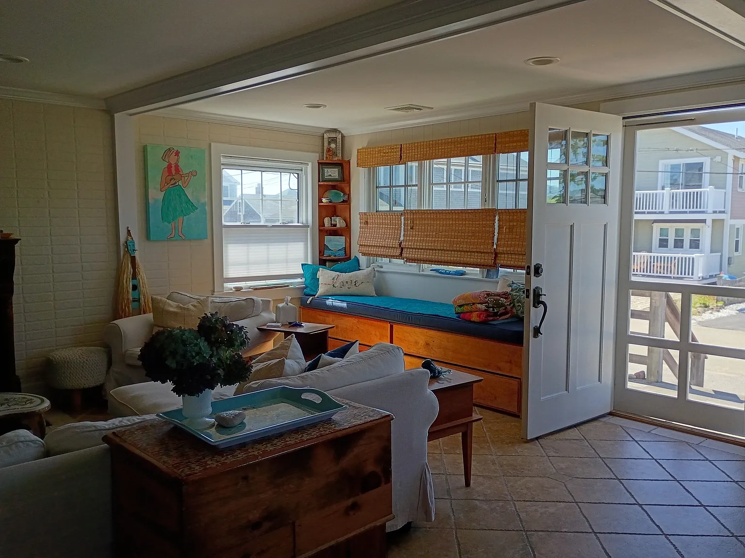 3 bed, 1.0 bath, 1014 sqft, $2,200 — Photo 3