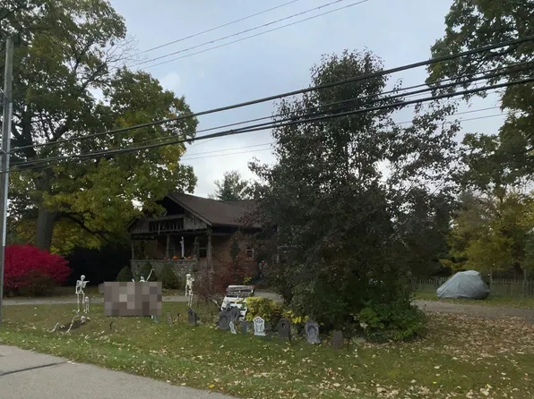405 Shortridge Ave, Rochester Hills, MI 48307