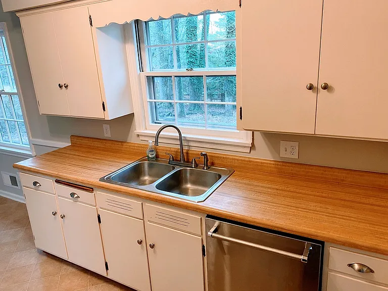 130 Yorkshire Cir — Photo 5