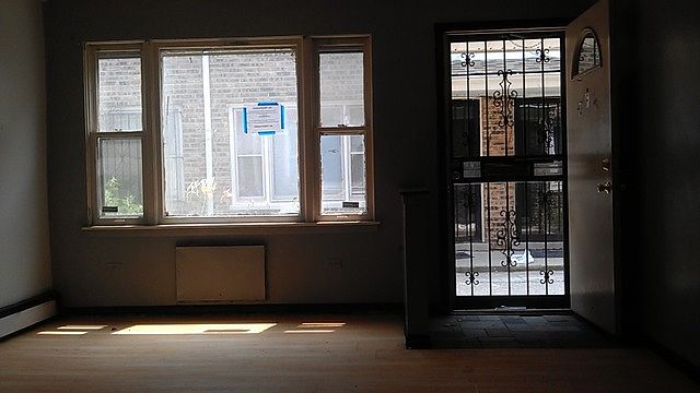 2nd image of 5035 S Drexel Blvd