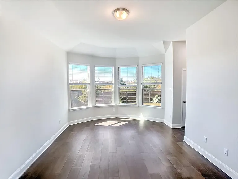 309 Cyril Dr — Photo 11