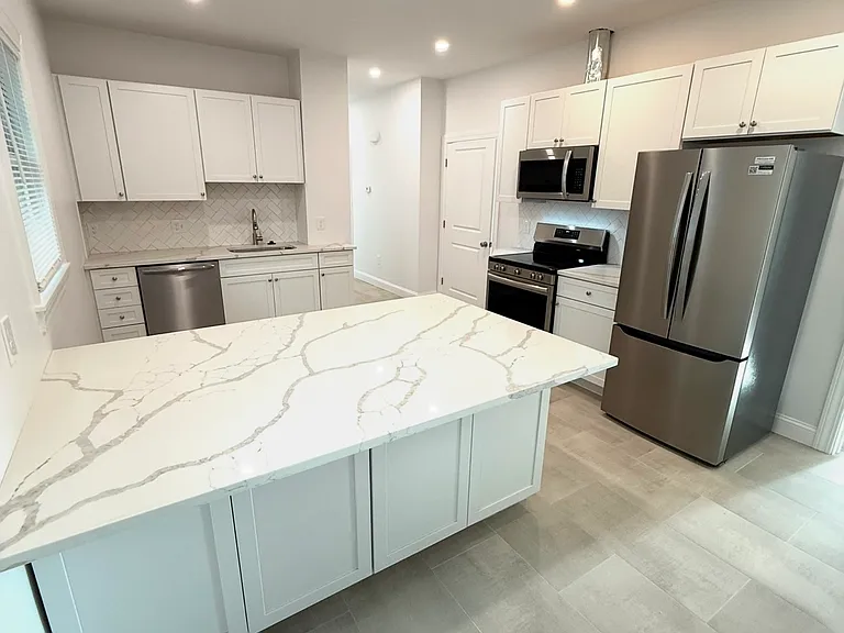 380 Main St #1 — Photo 4