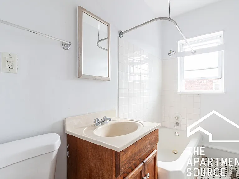 959 W Cornelia Ave #3A — Photo 8