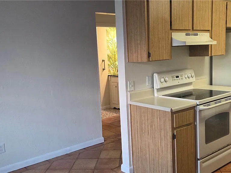 3609 SE 9th Pl #1 — Photo 6