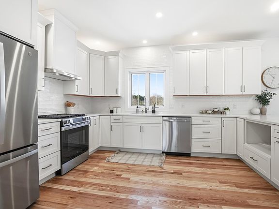 3rd image of 25 Carroll Street