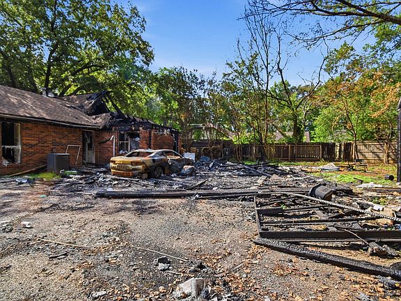 3rd image of 939 Pheasant Hollow Dr