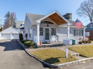 21 Crescent Bluff Ave, Branford, CT 06405