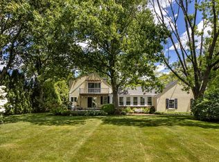 73 North St, Mattapoisett, MA 02739