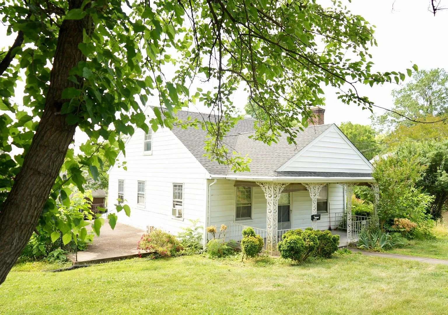 700 Grove Ave — Photo 1