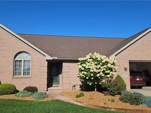 1633 Grand Bay Dr, Oregon, OH 43616