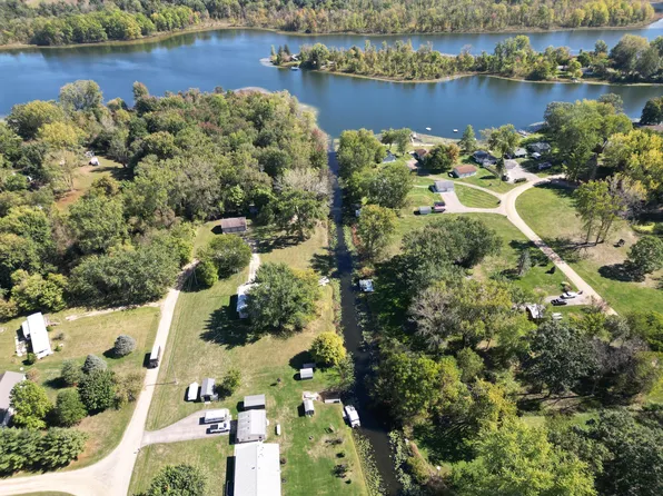 215 Prairie River Dr, Coldwater, MI 49036
