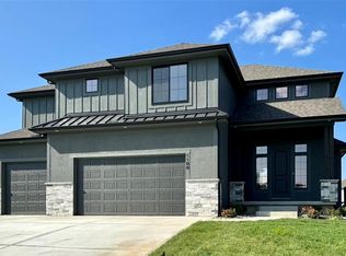 1108 Hummingbird Ct, Greenwood, MO 64034