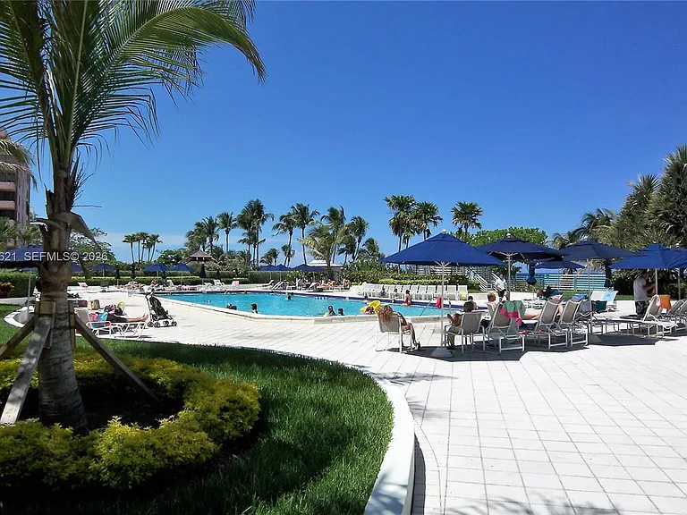 5161 Collins Ave #518 — Photo 36