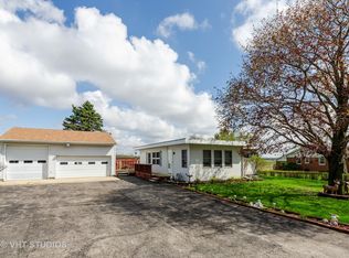 124 E Plank Rd, Burlington, IL 60109