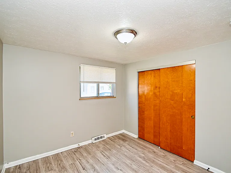 818 S Green Rd — Photo 6