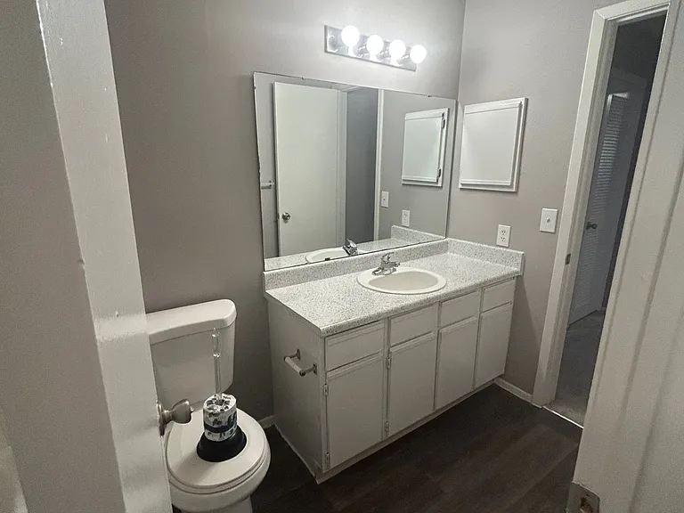 Idlewood Apartments — Photo 64