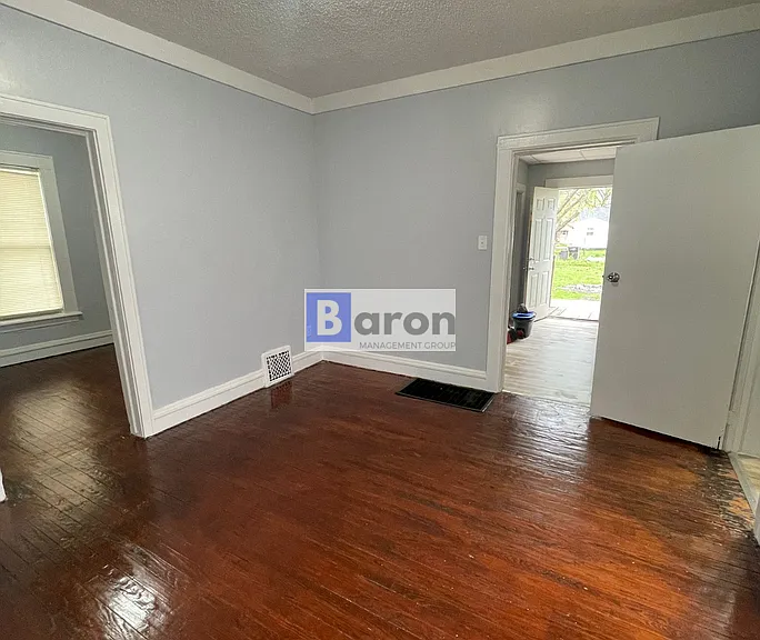 2417 Linden Ave #1 — Photo 3