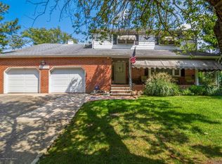247 Whale Pond Rd, Oakhurst, NJ