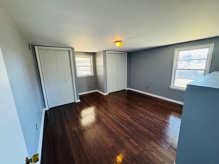 8000 Livingston Dr — Photo 13