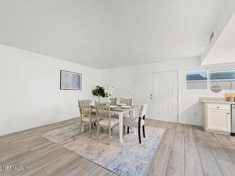 8140 Sutton Pl E — Photo 7