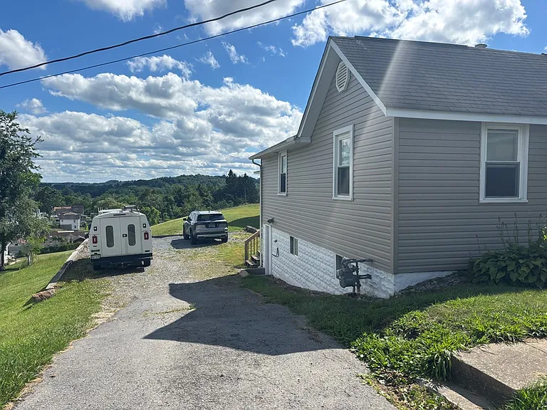 111 Maxwell Hill Rd — Photo 9