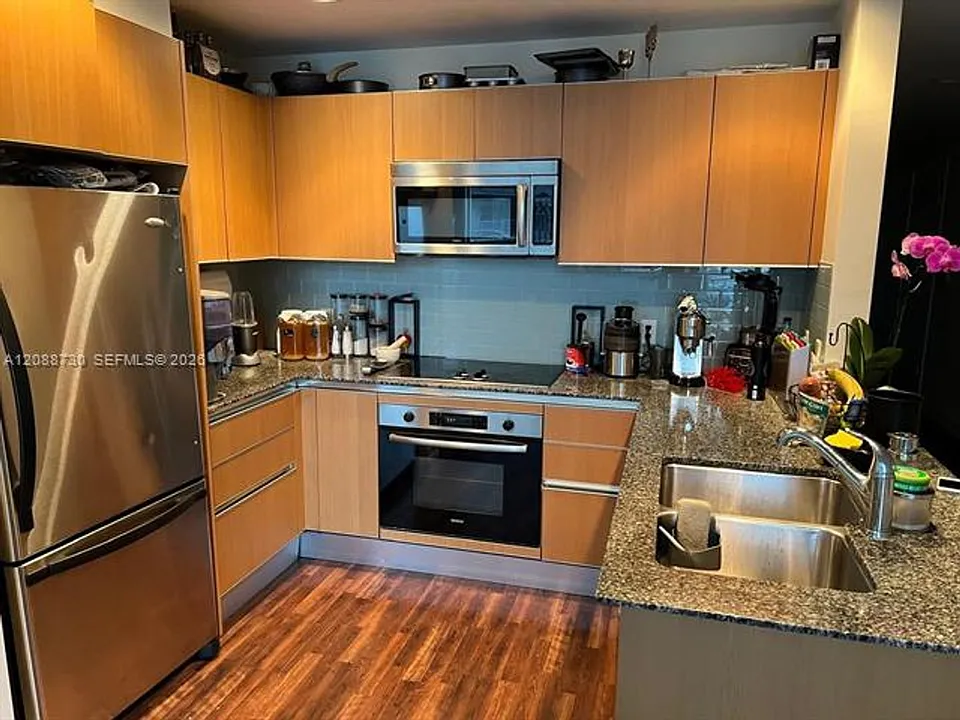 1050 Brickell Ave #CU-3216