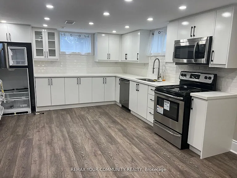 23 Irwin Ave — Photo 2