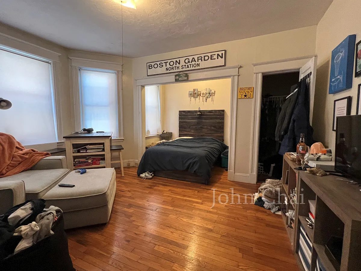 Building Photo - 225 Kelton St #1