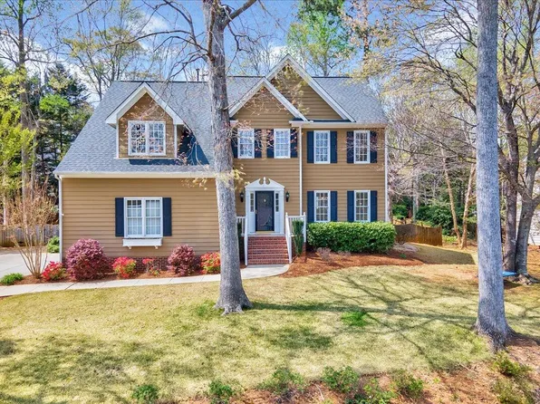 106 Highlands Lake Dr, Cary, NC 27511