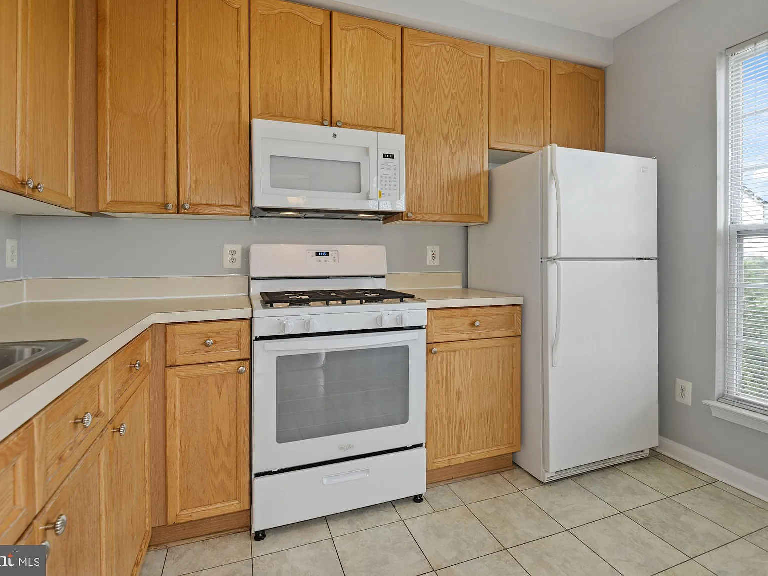 2 bed, 2.5 bath, 1215 sqft, $2,450 — Photo 3