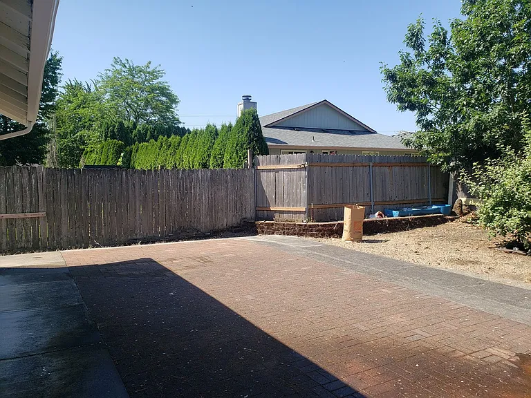 212 NE 175th Ave — Photo 31