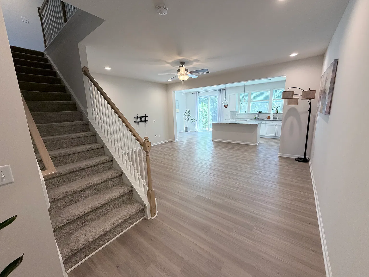 3 bed, 2.5 bath, 1752 sqft, $2,100 — Photo 3