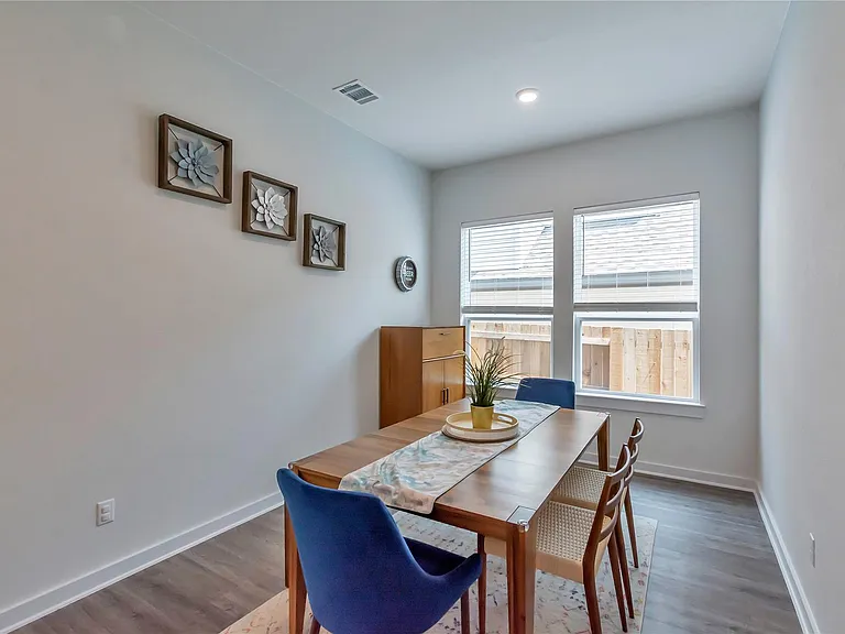 563 Saturnia Dr — Photo 11