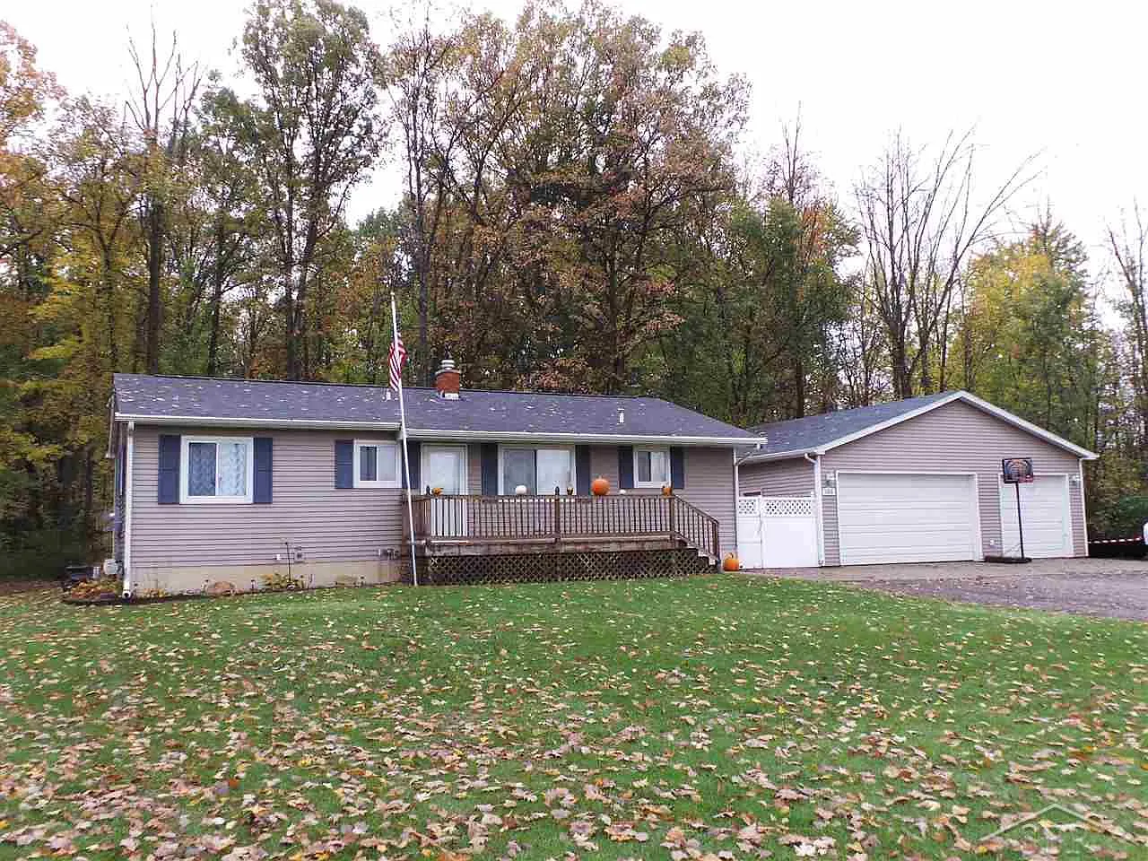 7413 W Vienna Rd photo 1