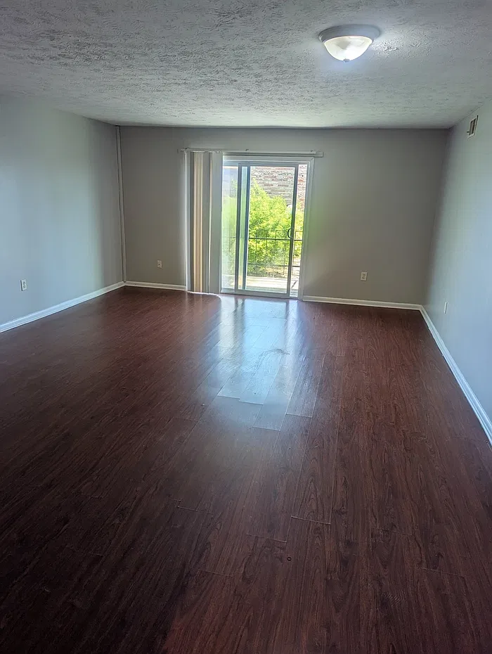 1854 Augusta Dr — Photo 4