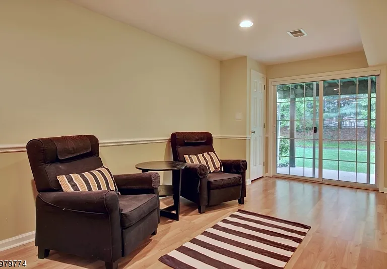14 Mayflower Dr — Photo 18